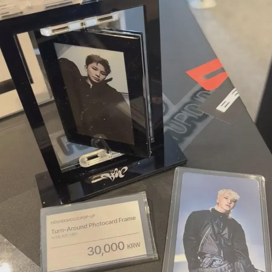 

Акриловый стенд для магазина Hoshiuji Popup Store