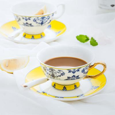 Porcelana kostna, porcelana niebiesko-biała, ceramiczne filiżanki i spodki do kawy, filiżanki do herbaty popołudniowej ze łyżeczkami
