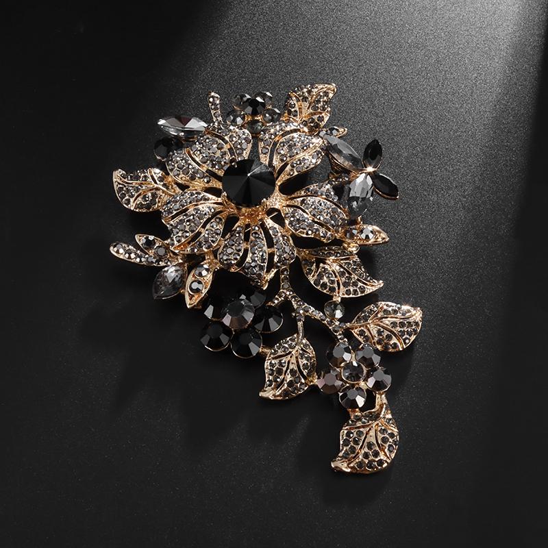 Crystal Flower Brooches for Women Luxury Silver Color Banquet Wedding Clothing Pin Female Gift