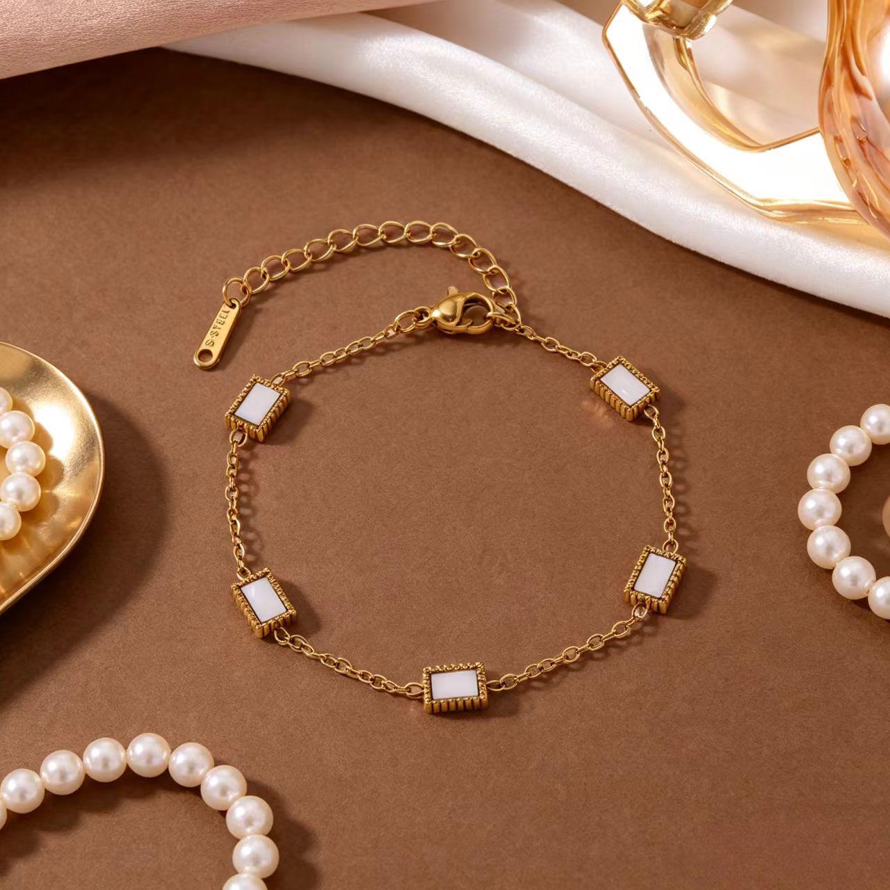 18K Gold Colorfast Titanium Steel Square Mother-of-Pearl Bracelet – Exquisite Luxury Design 18K