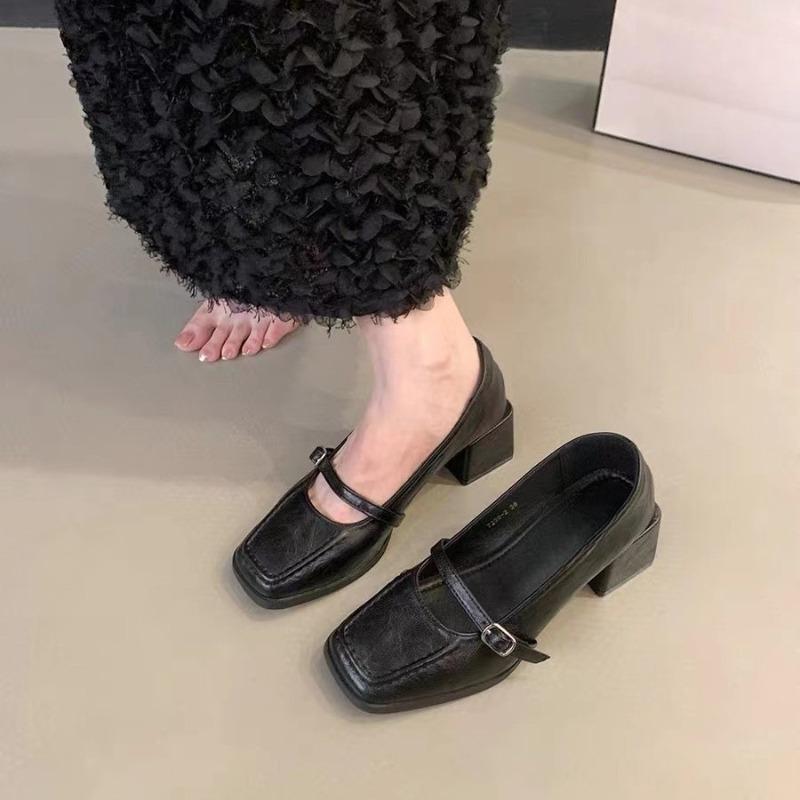 

Модные новые туфли на высоком каблуке для осени женские с квадратным носком с мелким вырезом на ремешке противоскользящие износостойкие на блочном каблуке 35 чёрный