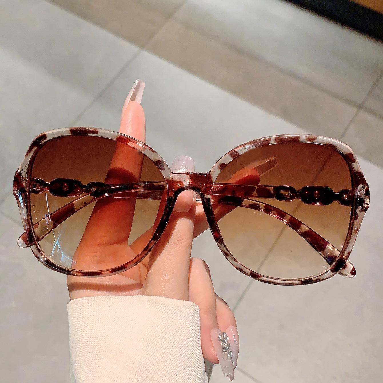 Attractive Glasses Women's Luxury Brand Designer Big Frame Butterfly Sunglasses For 2024 Fashion Vintage Sun Glasses Punk Chain Shades Uv400