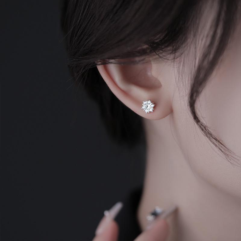 Luxury Snowflake Stud Earrings for Women 2026 - Elegant & Lightweight