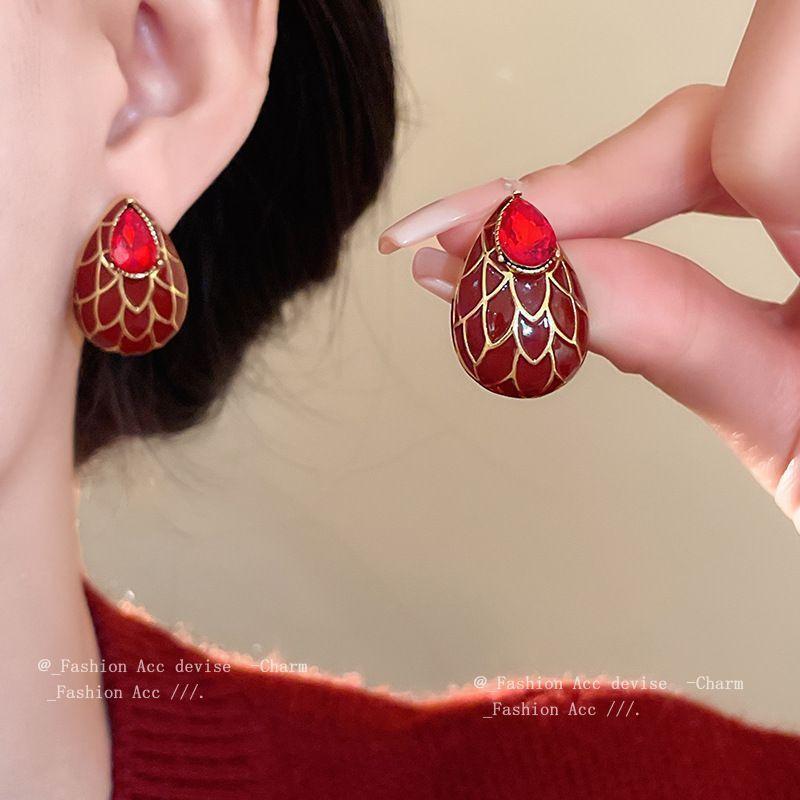 Silver Needle Simulation Camellia Stud Earrings French Retro Elegant Earrings Personalized Fashion Versatile Earrings Niche High Sense