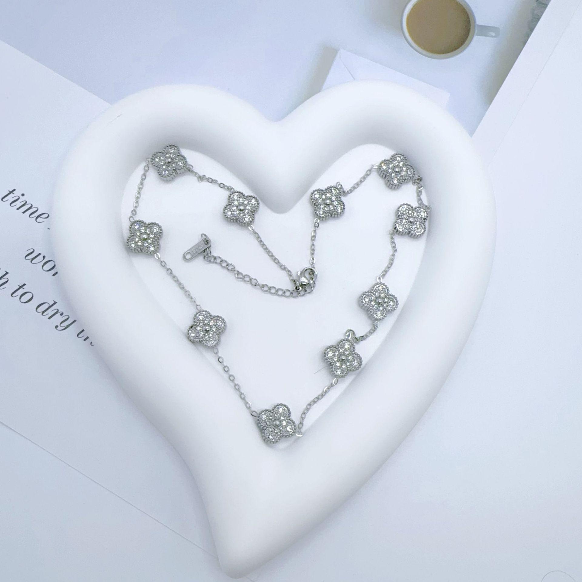 

10 Модный тренд Цветок Ожерелье Четырехлистный клевер Женское Ощущение премиум Блестящее Женское ожерелье серебряный