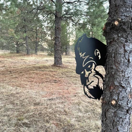Cee-Boo Sasquatch Siluet İşareti Metal Bahçe Sanatı İşareti Hava Koşullarına Dayanıklı Kaplamalı Hayvan İşareti Ağaçlar Çitler Çimler Verandalar için Dış Mekan Dekoru