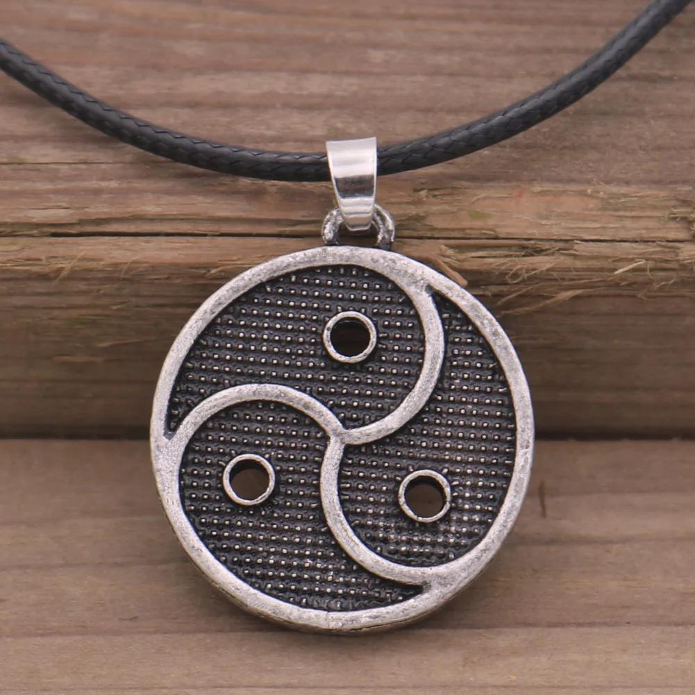Rune Compass Necklace for Men Vintage High Quality Pendant Amulet Party Jewelry Gift