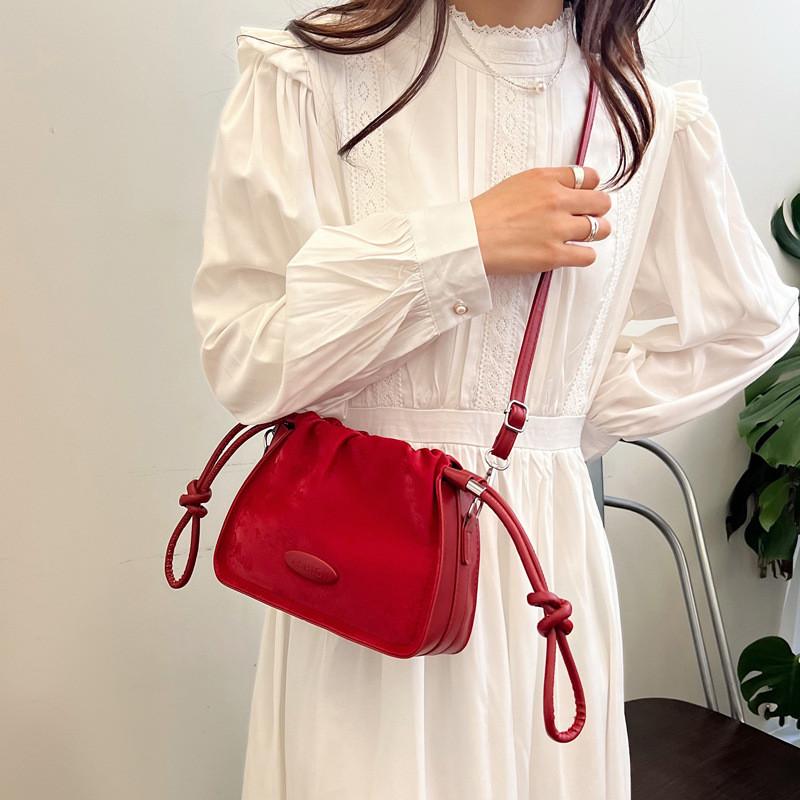 Trendy Fashionable One Shoulder Bag Stylish New Bucket Bag For Women In Chic Colors