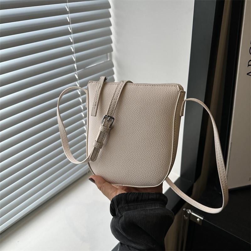 Vintage Style Small Bucket Bag For Women With Chic Design And Premium Pu Material