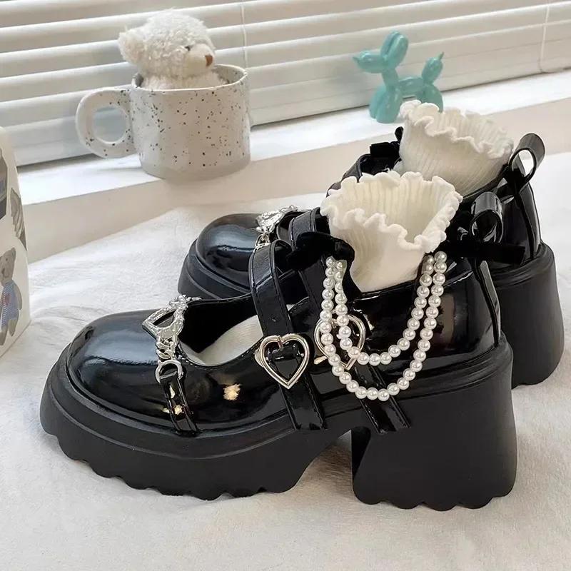 Fashion Sweet Heart-Shaped Buckle Lolita Shoes Women Patent Leather Platform Mary Janes Woman Metal Decoration Chunky Heels Pumps