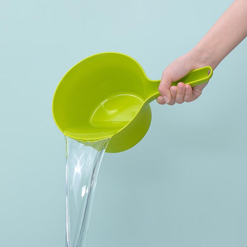 Camellia Long Handle Plastic Water Dipper