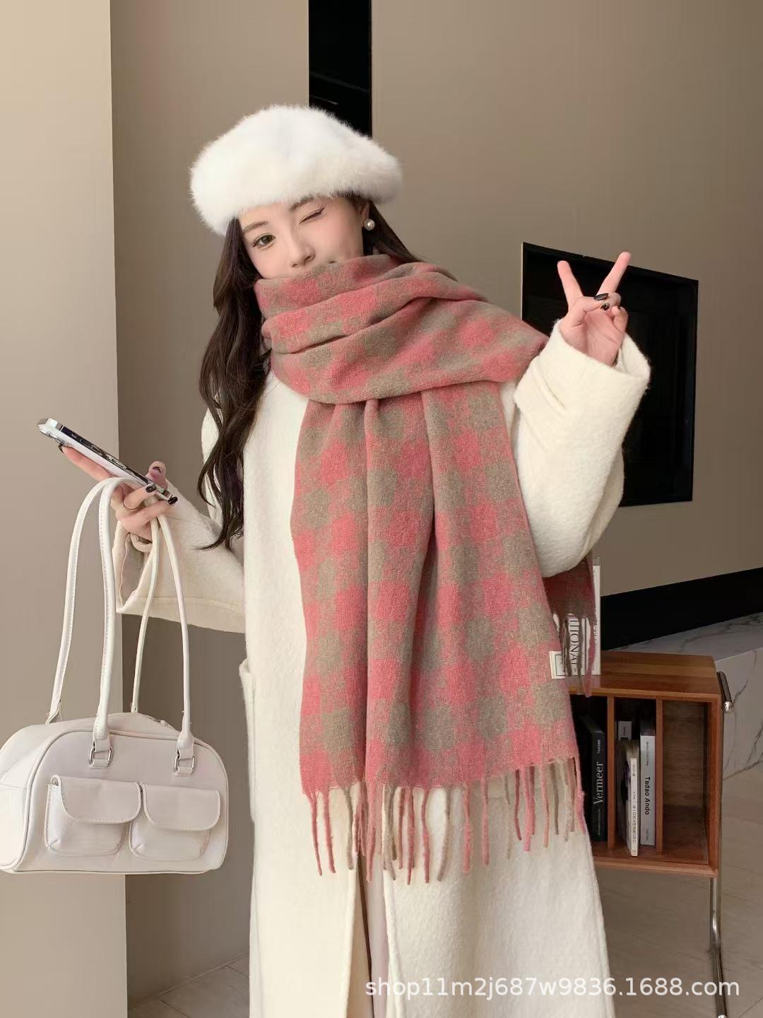 

Elegant Korean Style Winter Tassel Plaid Scarf - Warm Versatile Shawl for Couples 200x58 cm