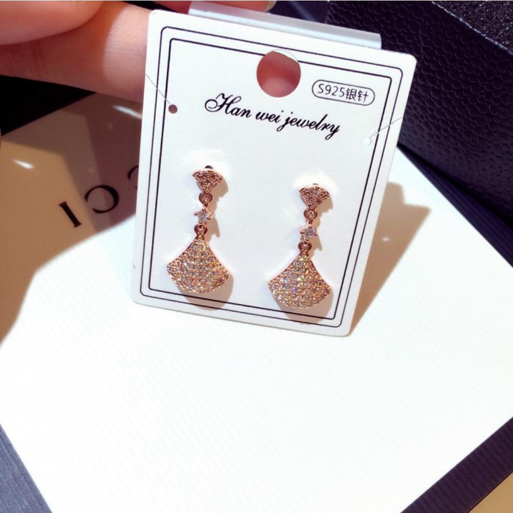 S925 Silver Plated Dress Earrings Sparkling Rhinestone Elegant Stud Earrings for Women 30% white copper