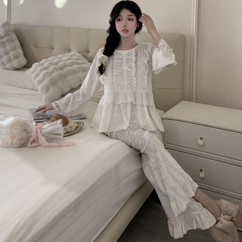 Golden Velvet Lace Trim Pajama Set for Women - Long-Sleeved & Pants, Autumn/Winter Court Style, Luxuriously Comfortable Homewear.