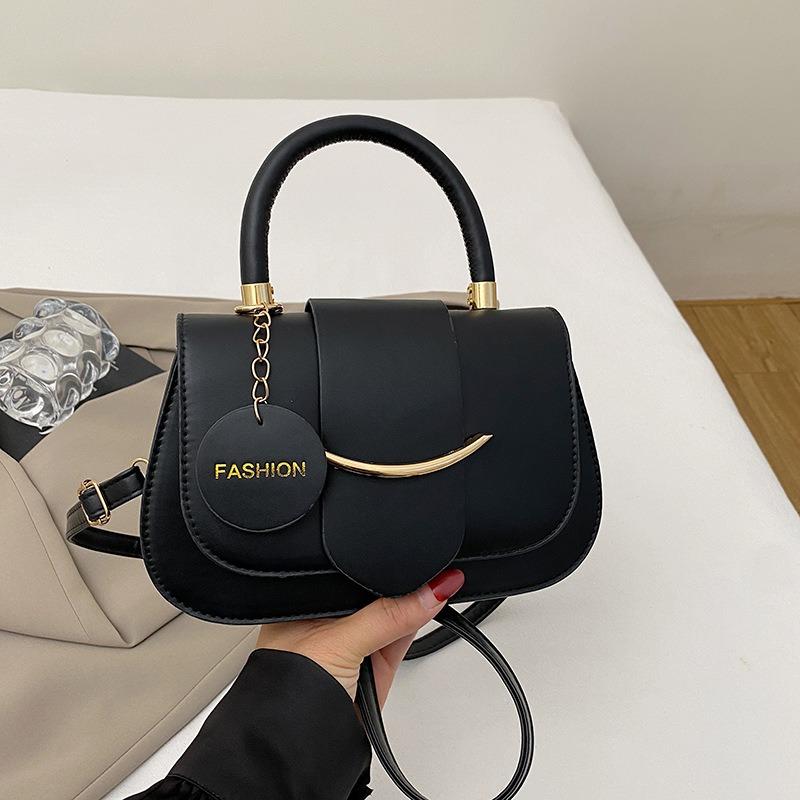 

High-end niche design bag autumn and winter new women s bag popular messenger bag single shoulder saddle bag