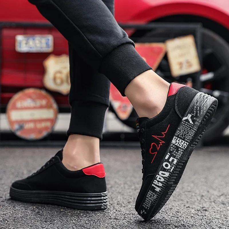 New Men's Women's Four Season Couple Sports Shoes Are Fashionable Lightweight Comfortable and Non Slip Low Top Skateboard Shoes
