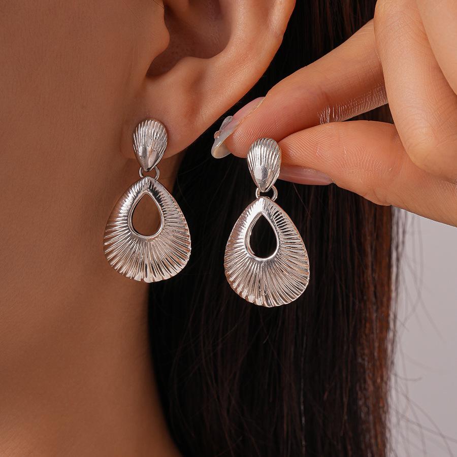 Metallic Hollow Water Drop Pattern Earrings Simple and High-end Unique Earrings
