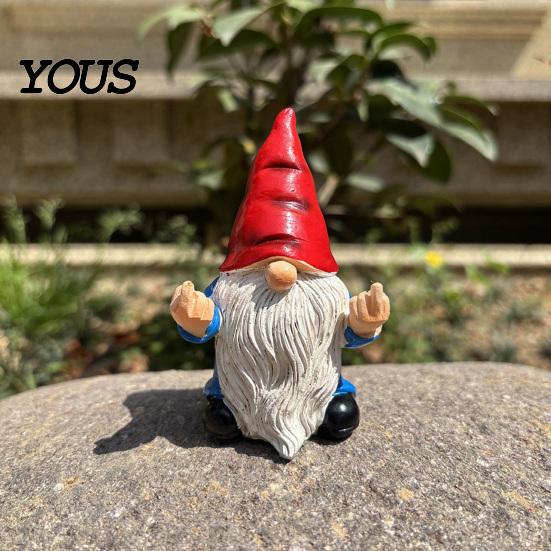 Eco-friendly Resin Decorations Middle Finger Gnome Statue, Naughty Garden Ornament, Waterproof Textured Statues Sun-Resistant for Indoor And