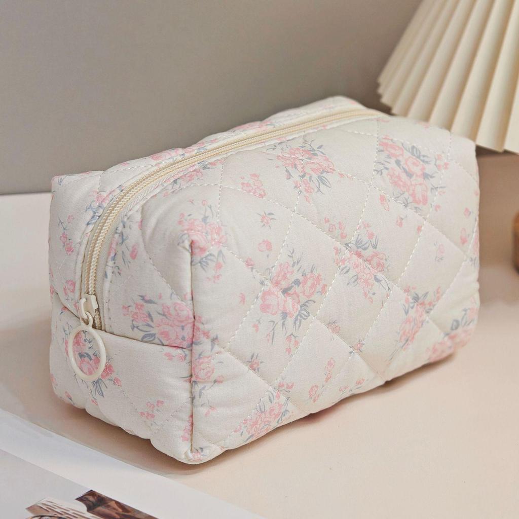 Large Capacity Little Bear Print Makeup Bag – Portable Girlish Polyester Toiletry Storage