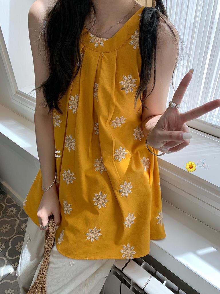 Korean Chic Floral Halter Vest - 2025 Summer Style for Women: Petite Vacation Shirt