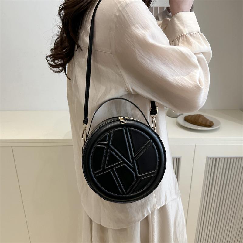 Spring and summer new high-value fresh and sweet chain messenger bag fashionable versatile hand bag small round bag foreign shoulder bag