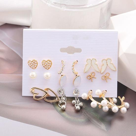 1 Set Stud Earrings Heart Rhinestone Acrylic Fashion Appearance Sparkling Earrings for Daily Wear