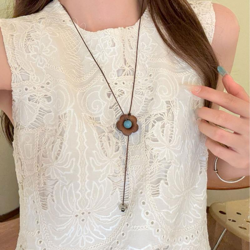 Medieval Flower Raft, Retro Literary Style Wooden Small Flower Beaded Long-necked Women's Pendant Accessory