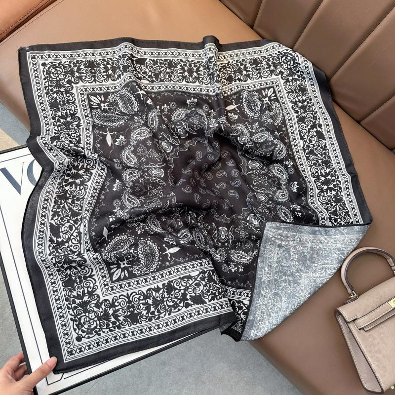 Spring clothing with silk scarves Double-sided herringbone velvet silk scarves Simple retro square scarves Travel sunscreen scarves