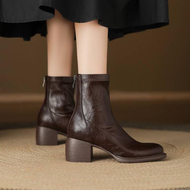 Autumn and Winter Leather Women's Large-size Martin Boots Round Head Korean Version Comfortable Rear Zipper High Heel Solid Color New Medium Boots