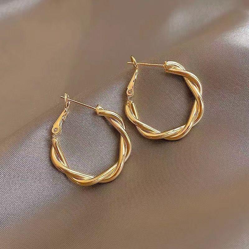 Retro Metal Earrings for Women In Europe and America, Exaggerated Geometric Earrings, Niche Design, Light Luxury, High-end, Temperament Earrings