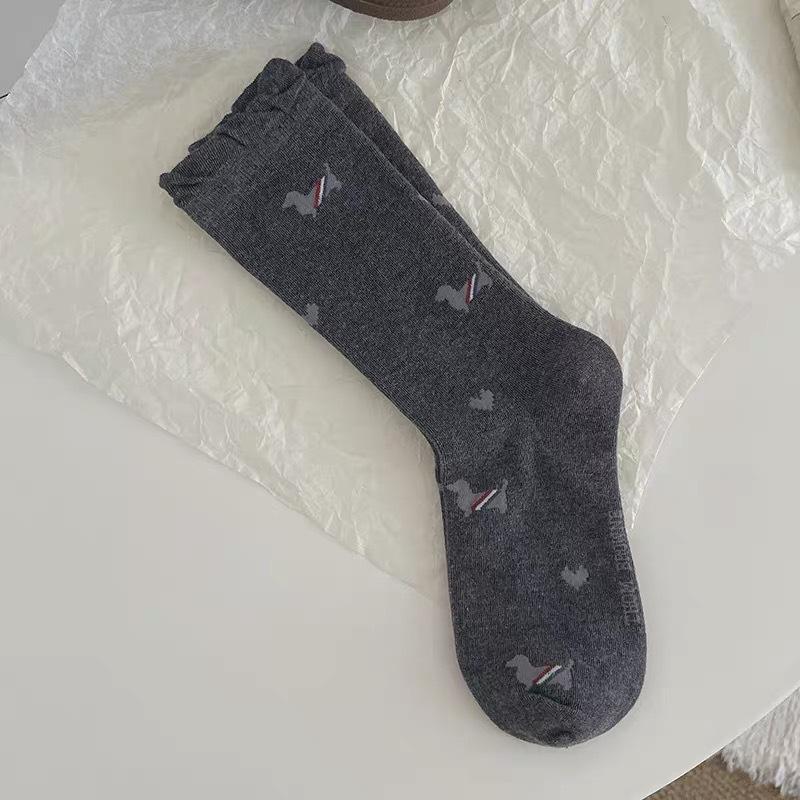 

Женские осенние модные новые носки средней длины с вышивкой щенка и бантом 1 pair