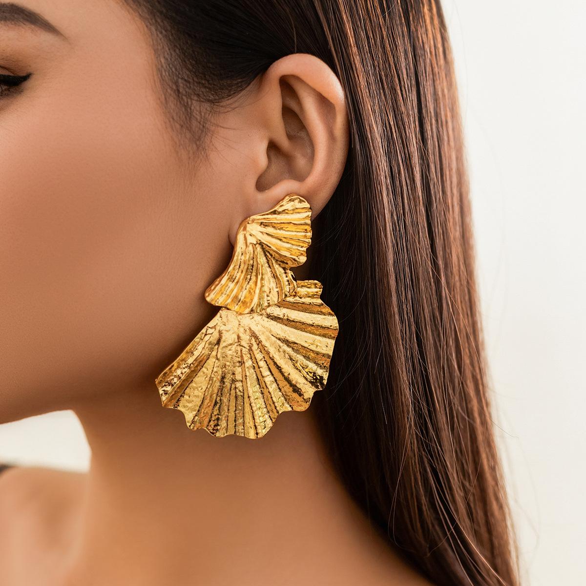 Punk Metal Style Ginkgo Leaf Gold Earrings For Women, Fashionable And Trendy Leaf Earrings