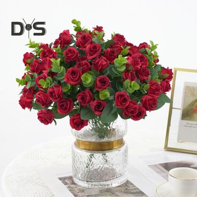 Künstliche Blume, wunderschöne exquisite Kunstseidenblume, realistischer visueller Effekt, gefälschte Rose