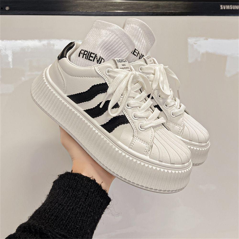 Internet celebrity little white shoes female ins tide super fire 2025 spring and autumn new Hong Kong style casual board shoes platform biscuit shoes