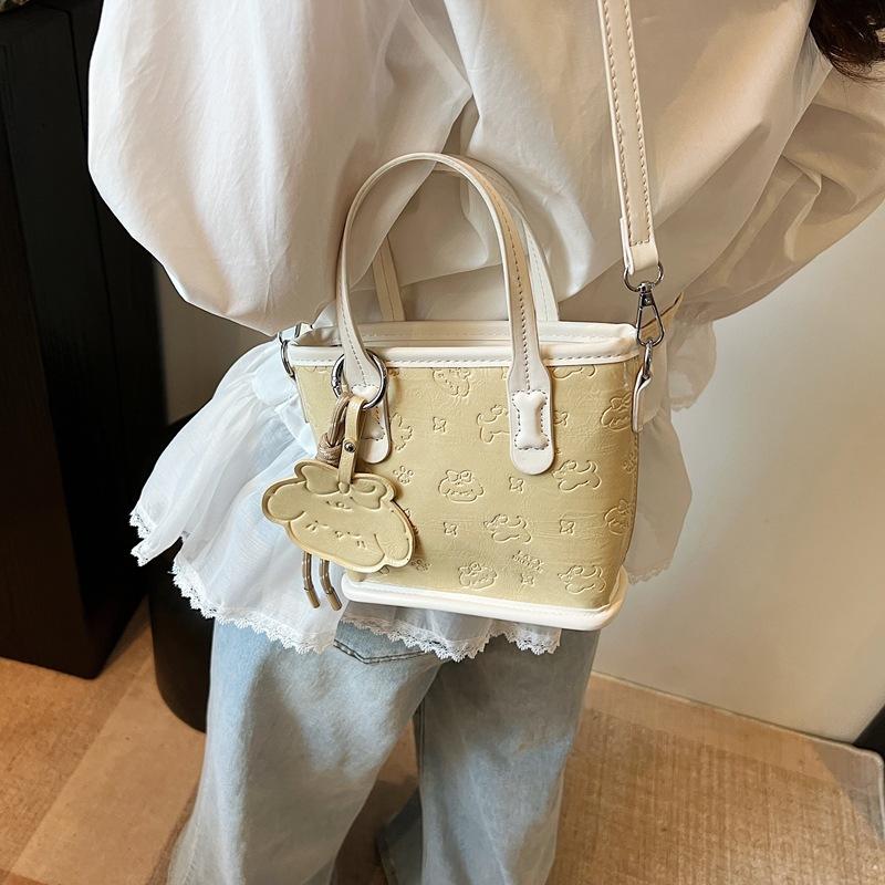 

Повседневная сумка-тоут большой вместимости, женская сумка, новая нишевая рельефная сумка для通勤, на плечо, через плечо, сумка-ведро