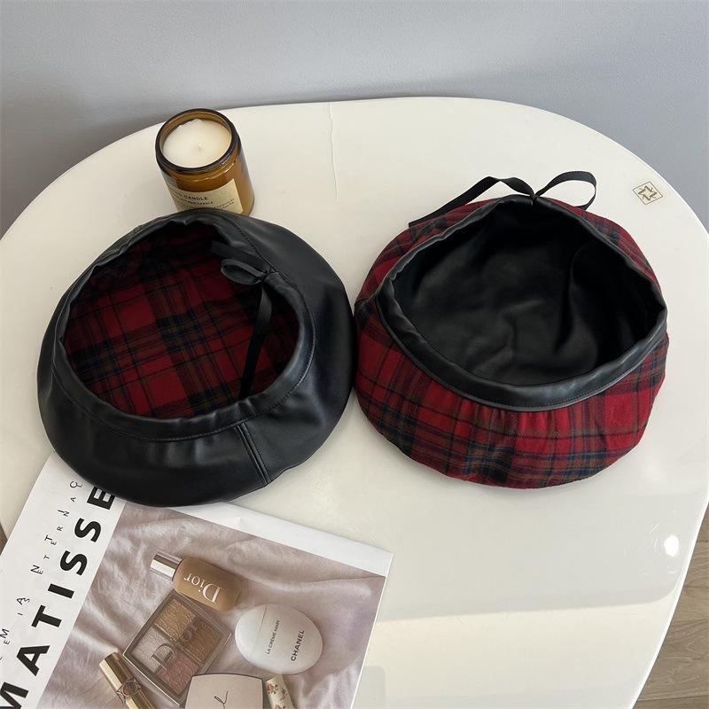 

Берет в стиле колледжа из красной клетки + черной ПУ кожи, двусторонний, можно носить женский, осенне-зимний, литературная шляпа художника M（56-58cm） чёрный