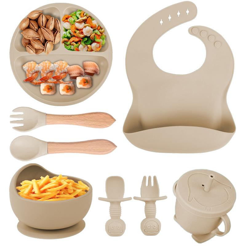 Silikon-Baby-Fütterset, 8 Teile, inklusive Saugnapf, Schüssel, Lätzchen, Löffel, Gabel und Trinklernbecher