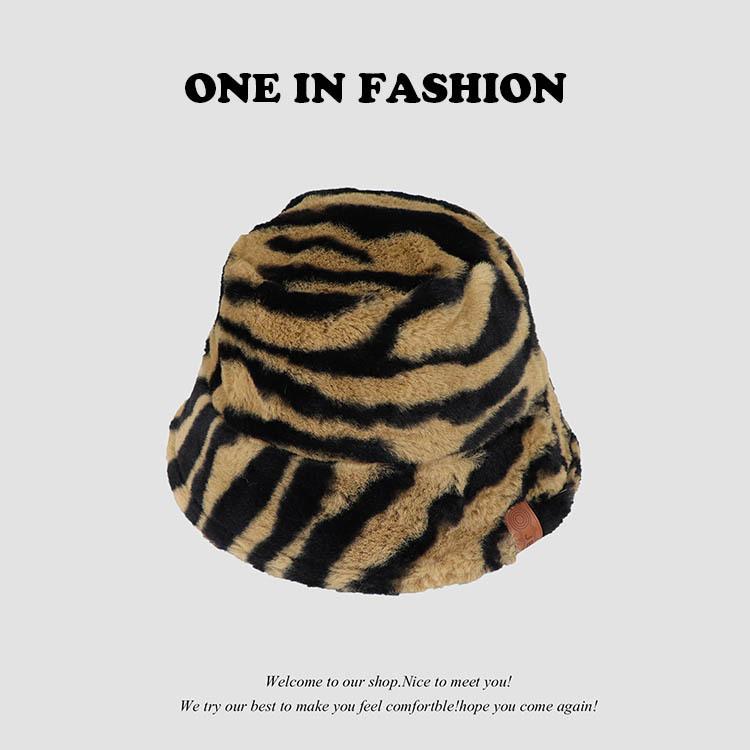 Fashionable Women's Vintage Korean Style Bucket Hat Zebra Leopard Print Plush Thickened Warm Versatile for Autumn Winter