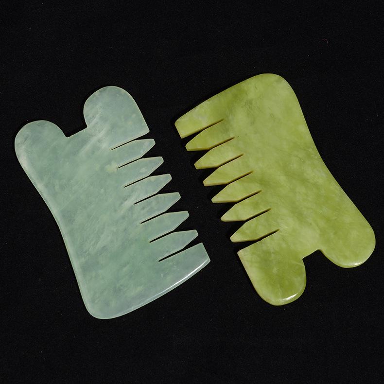 Pieptene Lat de Masaj și Gua Sha din Jad pentru Scalp și Frumusețe Corporală Completă.