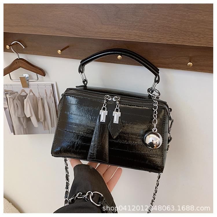 

Модный дизайн, нишевая портативная маленькая сумка, женская, 2025, новая, трендовая французская сумка-мессенджер для通勤, женская сумка через плечо чёрный