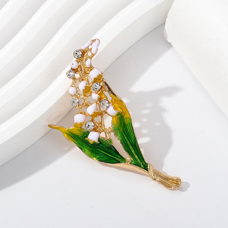 Elegante Blumige Bambus Brosche - Luxuriöse Rote Blume Corsage Anstecknadel für Damen