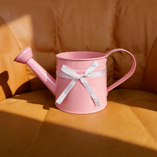 1L Mini-Gießkanne mit Schleifenverzierung Vintage Ergonomischer Griff Robuster Metall-Innen-Außen-Gartenpflanzen Blumen-Gießkanne