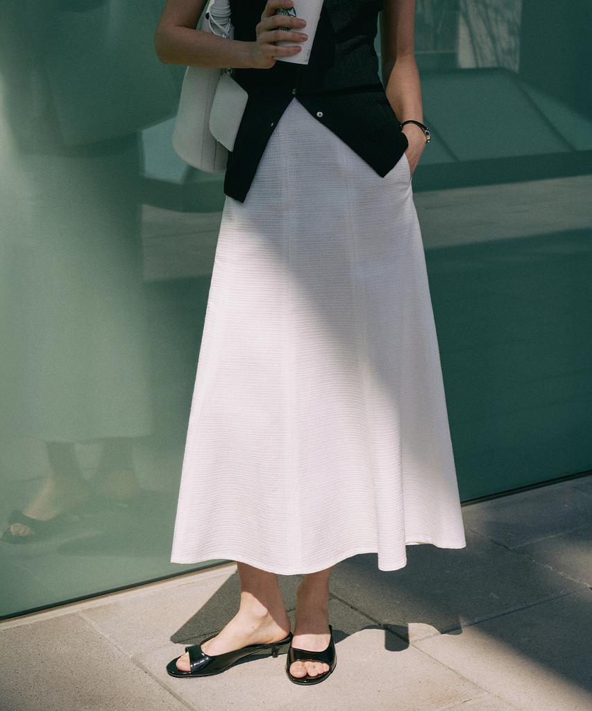 Lamerei Semi Flare White Skirt[Lmbesusk5410]-Off-White