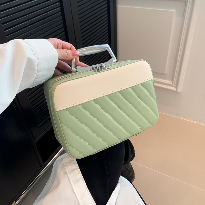 

Жіночий темперамент 2024 осінь нова іноземний стиль повсякденна сумка на плече сумка-месенджер текстурна вставка маленька квадратна сумка жіноча сумка тренд зелений