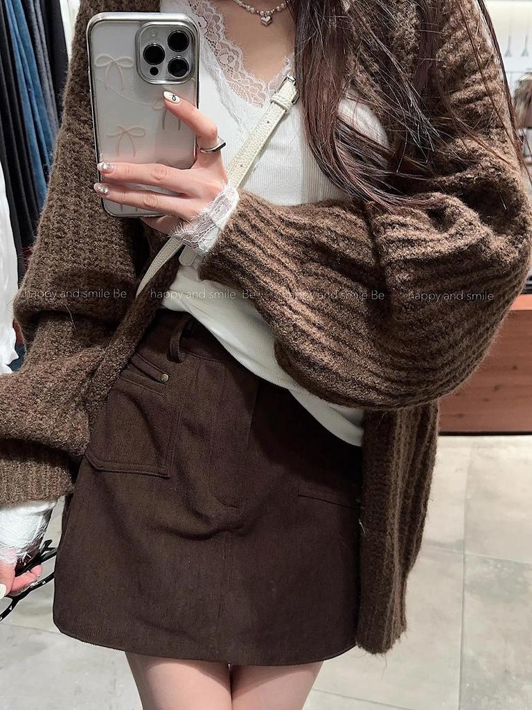 Chic V-Neck Lace Patchwork Long-Sleeve Slim-Fit Korean Style Top for Autumn/Winter
