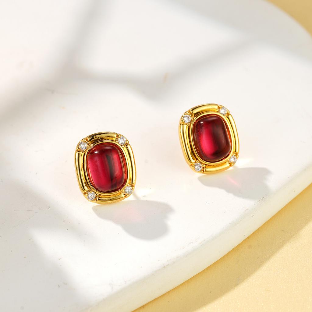 New French Light Luxury High-end Sense Niche Simple Dopamine Design Sense Inlaid Glass Small Silver Needle Ear Jewelry