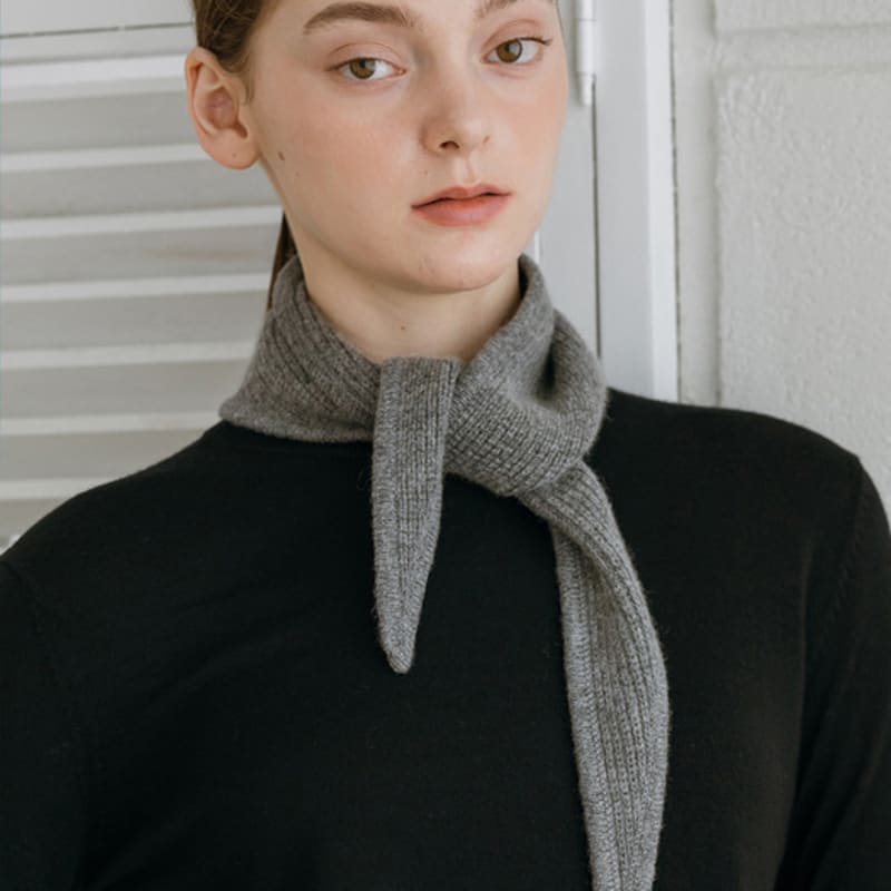 BINOVULAR [4 colors] PETITE TRIANGULAR MUFFLER