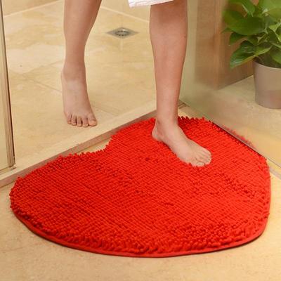 Heart-Shaped Red Wedding Entrance Mat - Absorbent & Non-Slip Bathroom Rug
