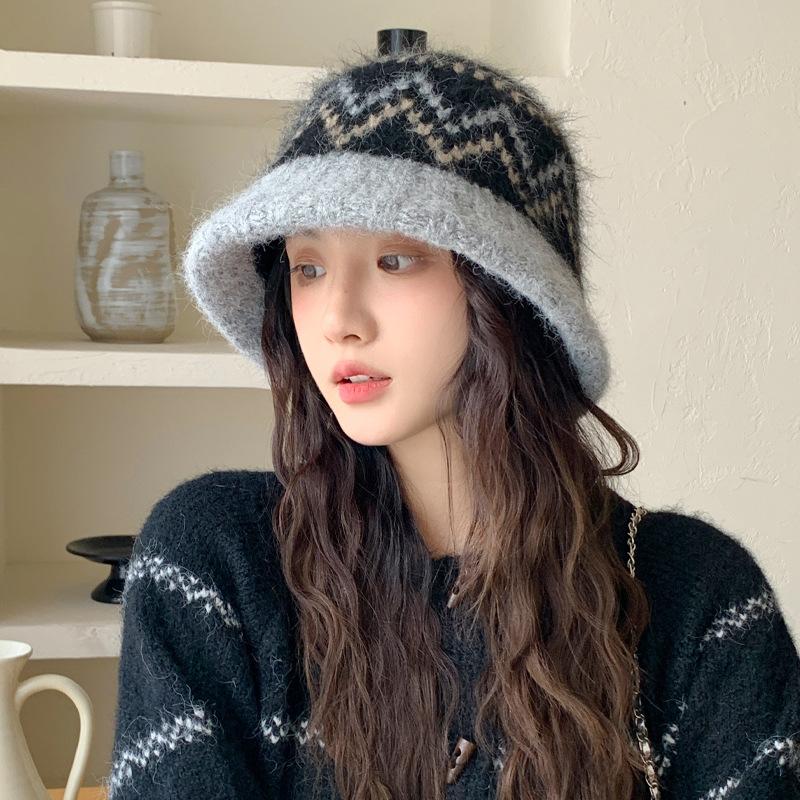 Winter Warm Fashion Women with Flower Cloche Caps Warm Knitted Bucket Bowler Hat Vintage Wrinkled Beanie Cap for Tralve Wear