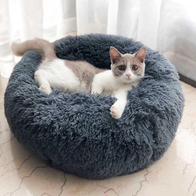 Round Warm Winter Pet Bed for Dogs & Cats - Non-Stick Hair Sleeping Nest for Small Pets